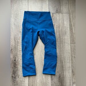 Lululemon In Movement Crop *Everlux 19" in Deep Marine Size 4